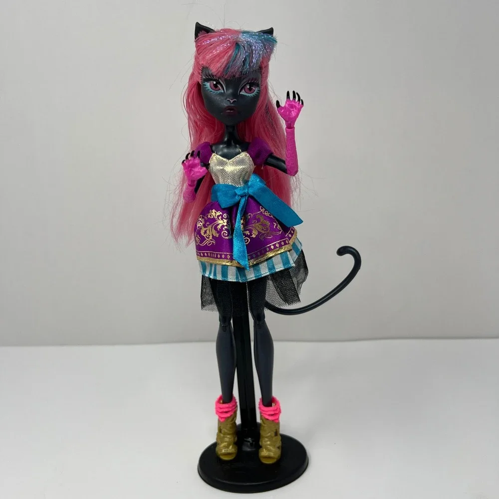 Monster High Catty Noir Boo York Doll Pink Black Feline Pop Star Figure CJF27